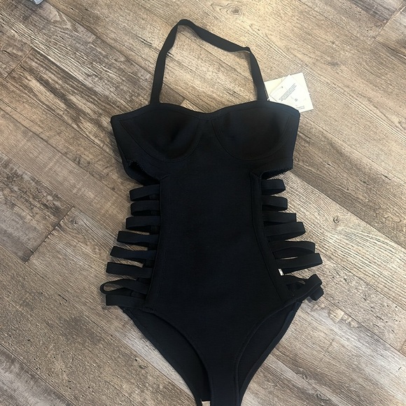 Bandage side ladder swimsuit - Picture 2 of 5